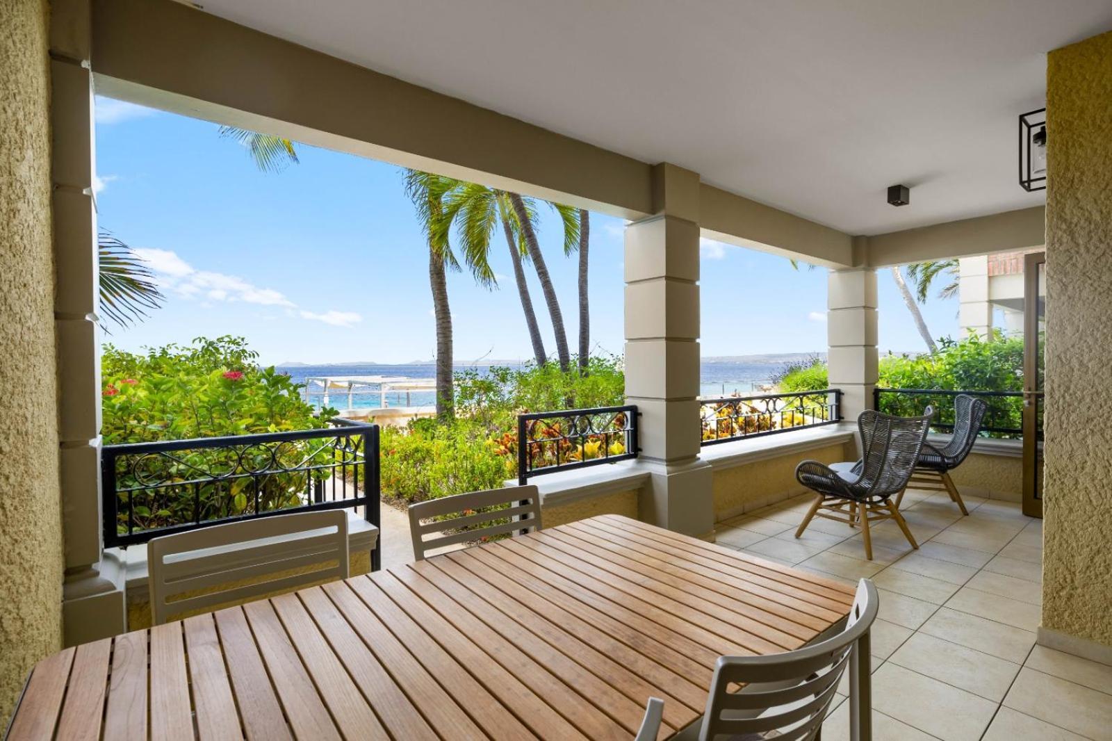 The Bellafonte - Luxury Oceanfront Hotel Кралендижк Екстериор снимка