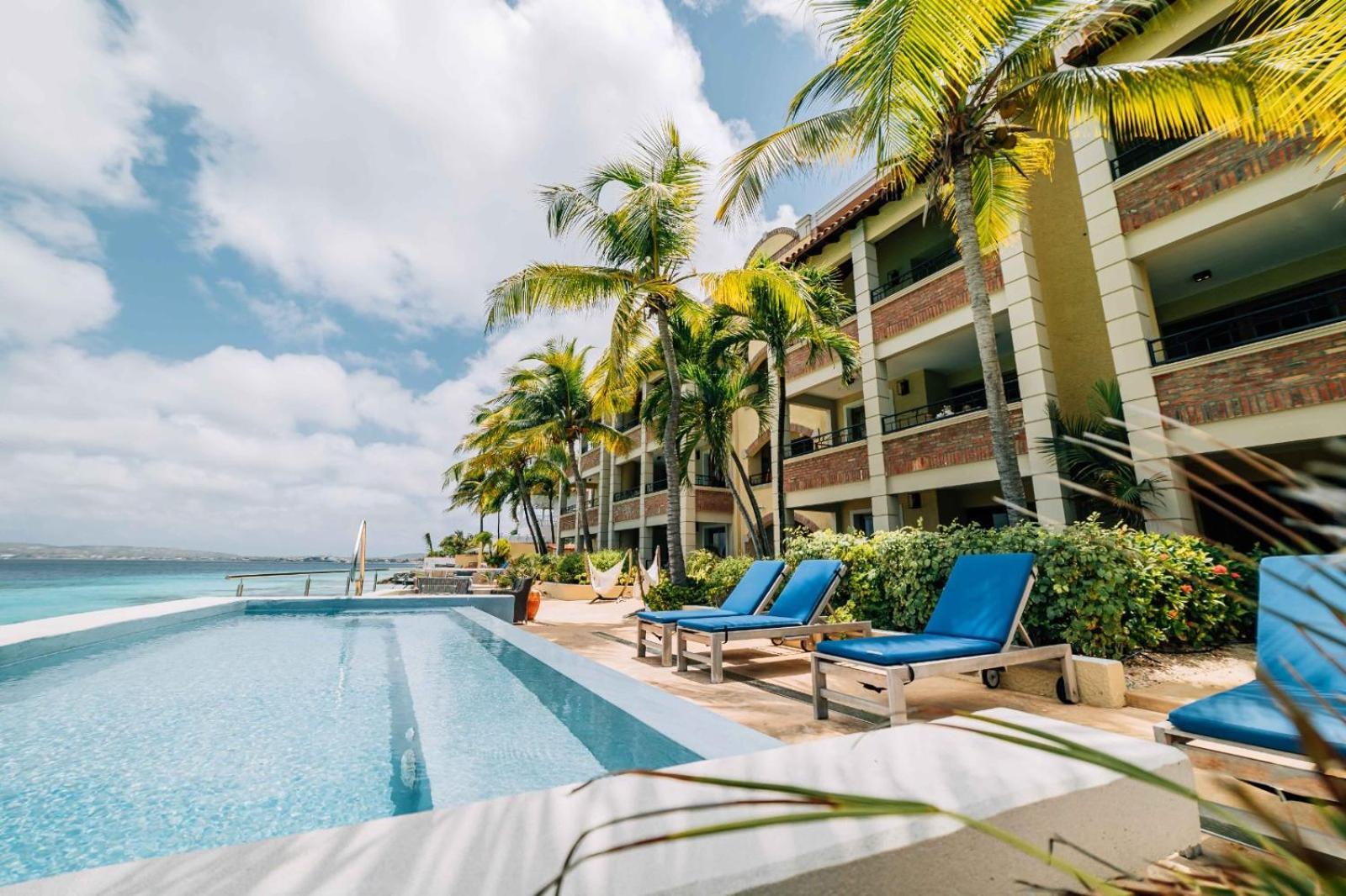 The Bellafonte - Luxury Oceanfront Hotel Кралендижк Екстериор снимка