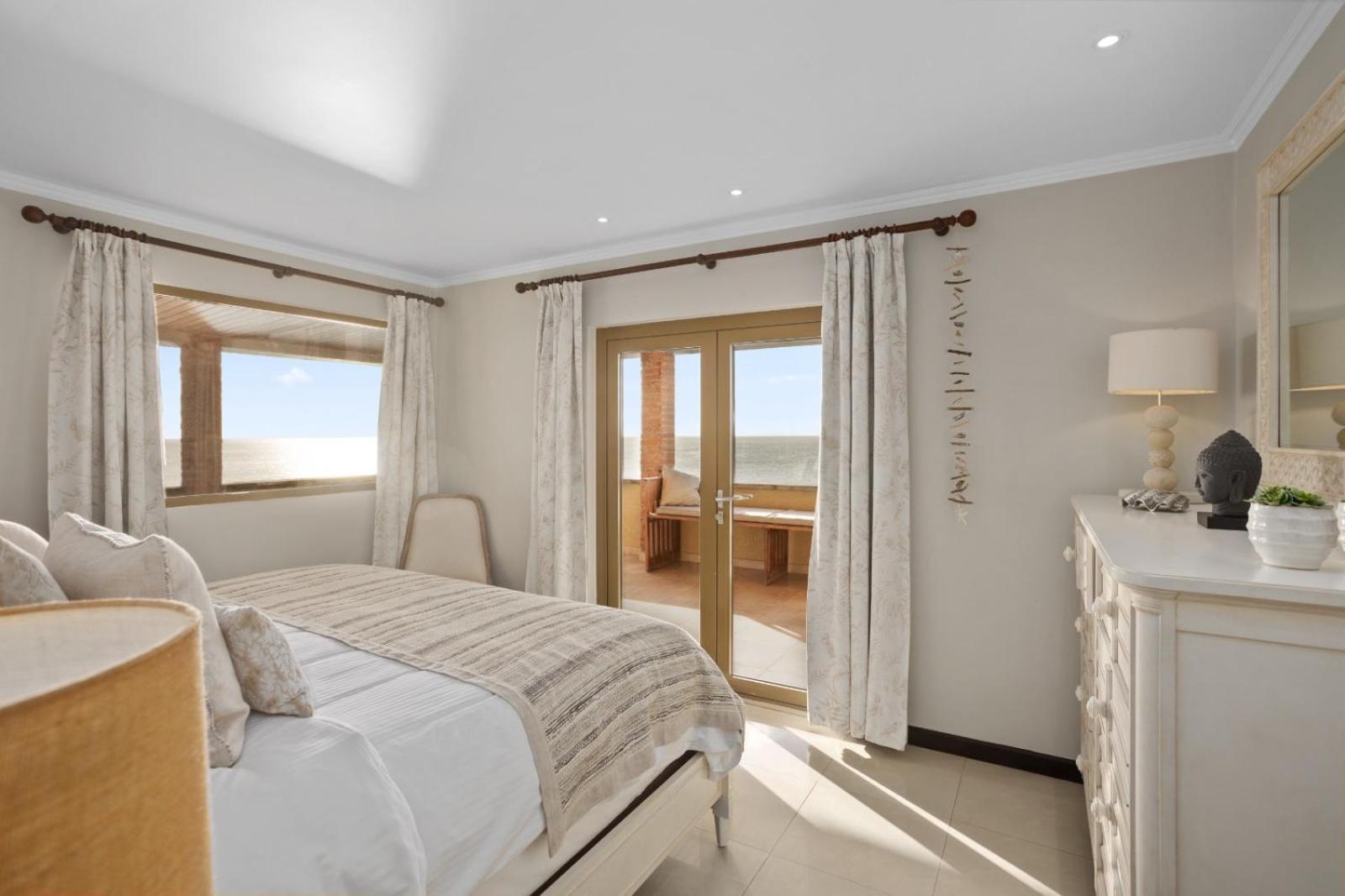 The Bellafonte - Luxury Oceanfront Hotel Кралендижк Екстериор снимка